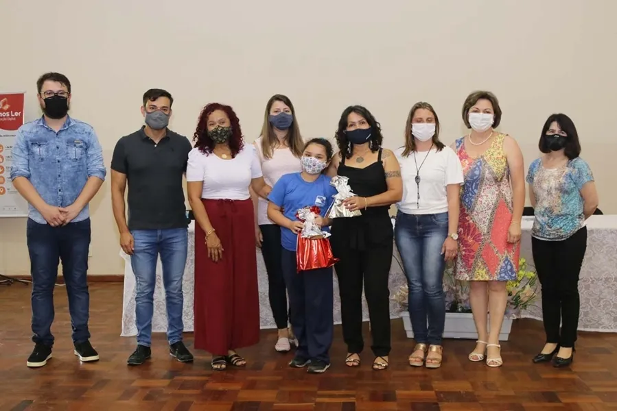 Concurso do Vamos Ler premia alunos em Ponta Grossa