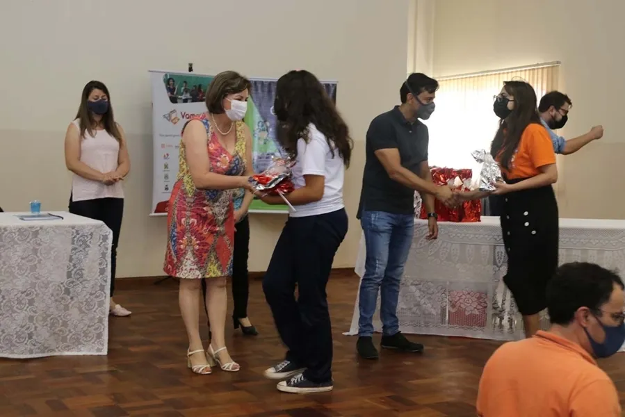 Concurso do Vamos Ler premia alunos em Ponta Grossa