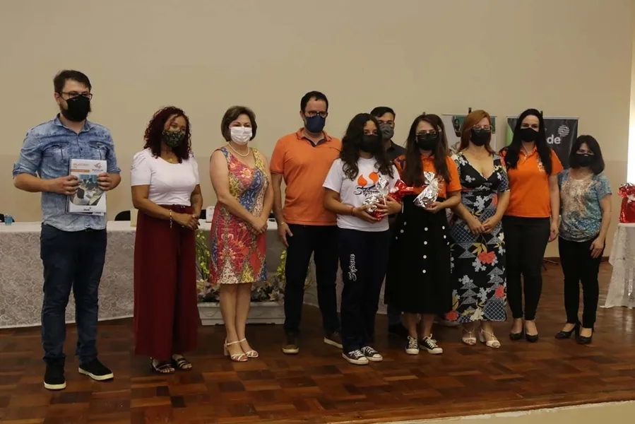 Concurso do Vamos Ler premia alunos em Ponta Grossa