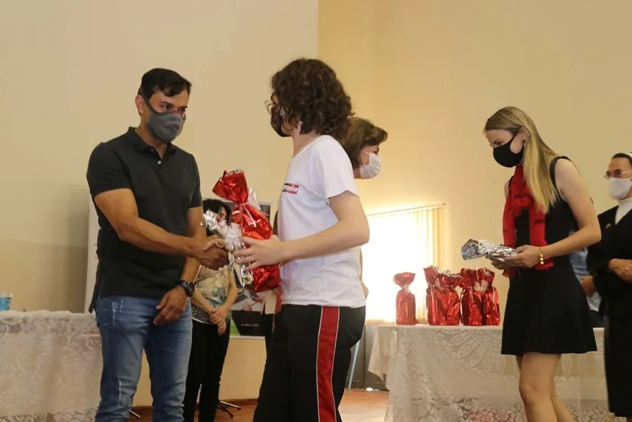 Concurso do Vamos Ler premia alunos em Ponta Grossa