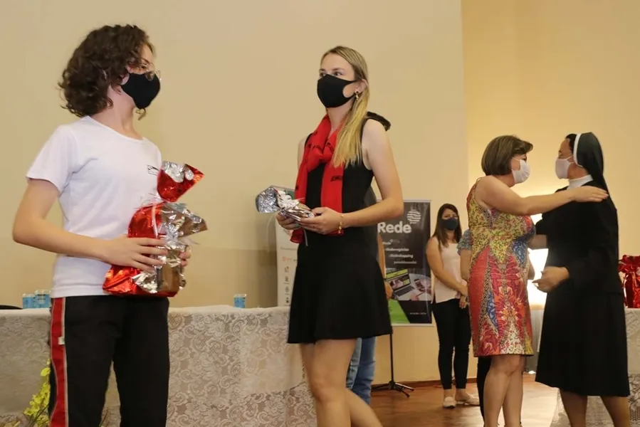 Concurso do Vamos Ler premia alunos em Ponta Grossa