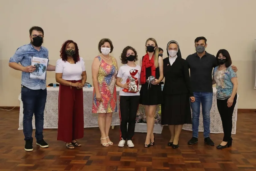 Concurso do Vamos Ler premia alunos em Ponta Grossa