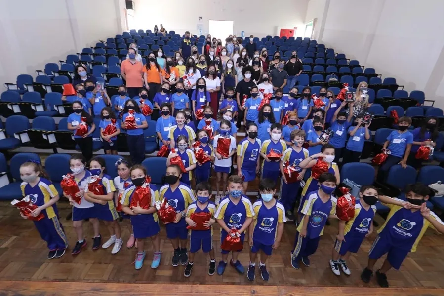 Concurso do Vamos Ler premia alunos em Ponta Grossa