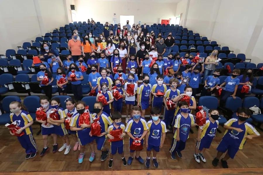 Concurso do Vamos Ler premia alunos em Ponta Grossa