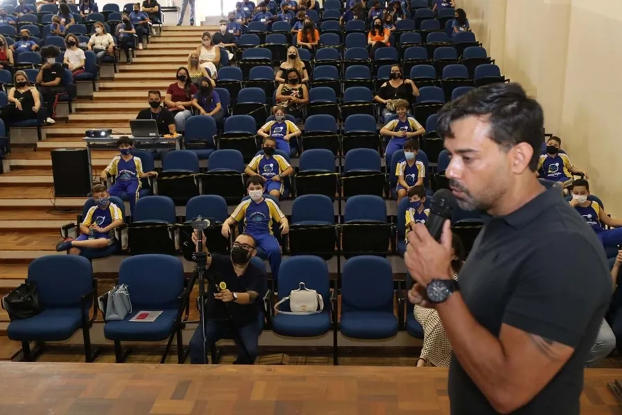 Concurso do Vamos Ler premia alunos em Ponta Grossa