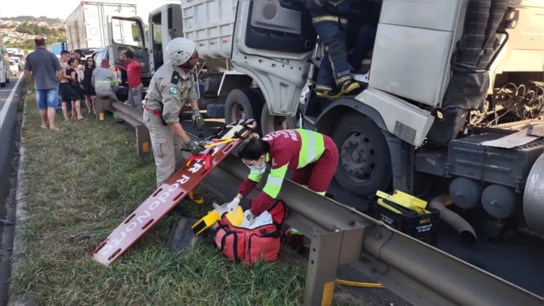 Grave acidente na BR-376 mobiliza bombeiros