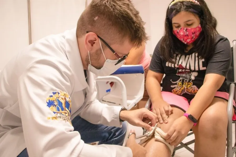 Estudantes de medicina UEPG realizam curso de rotinas no HU