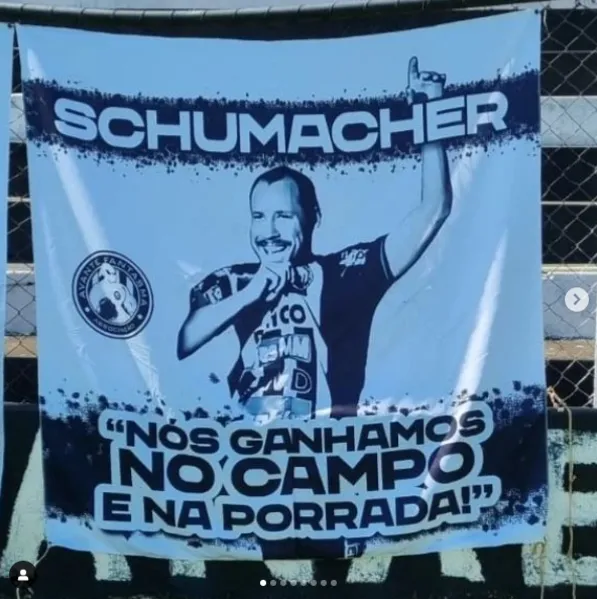 Torcida homenageia grandes nomes do Fantasma no GK