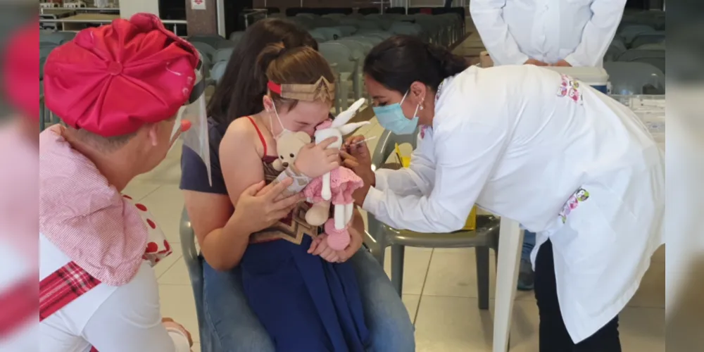 Imagem ilustrativa da imagem Com cardiopatia congênita, Júlia  é a primeira criança vacinada em PG
