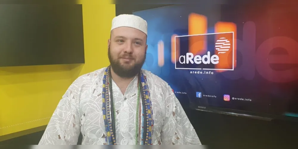 Babalorixá Hallison Mocelin, sacerdote do Ilê Axé Ogum Goolú, iniciado no Candomblé Kêto, em São Paulo, há 15 anos