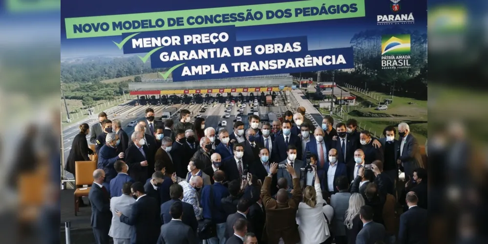 Lideranças do Paraná durante o anúncio do novo pedágio paranaense.