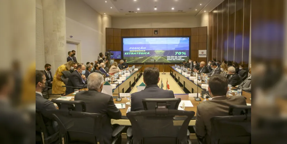 Imagem ilustrativa da imagem Governo do Paraná apresenta Nova Ferroeste a empresários