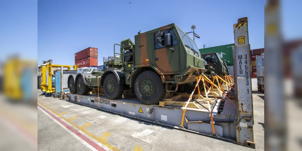 PR recebe veículos especiais destinados ao Exército