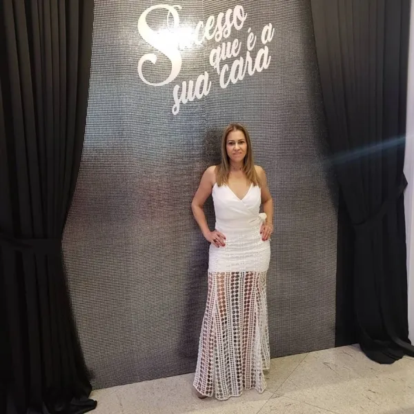 NIVER - Claudia Carvalho de Andrade será muito cumprimentada pela passagem de seu aniversário neste sábado (23).  Da coluna RC os votos de realizações e felicidades.