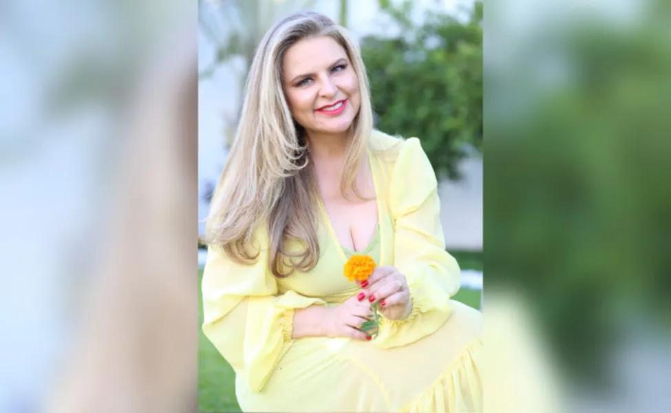 NOVO CICLO - A médica Daniele Araujo festeja a troca de idade nesta terça - feira (12). Além da data festiva a médica comemora os 22 anos da sua clínica Corpo e Arte, que atua no cenário de beleza e estética. Pela dupla festividade a coluna RC parabeniza a aniversariante.