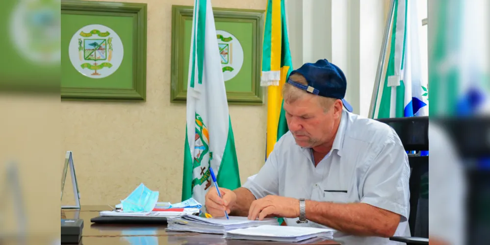 Aumento será maior do que a inflação acumulada de 2021, que segundo o IBGE foi de 10,6%; prefeito Artur Butina garante valorização do funcionalismo público