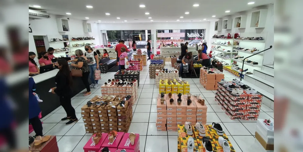 Perspectiva é de que dinheiro 'extra' leve maior fluxo de pessoas às lojas do comércio