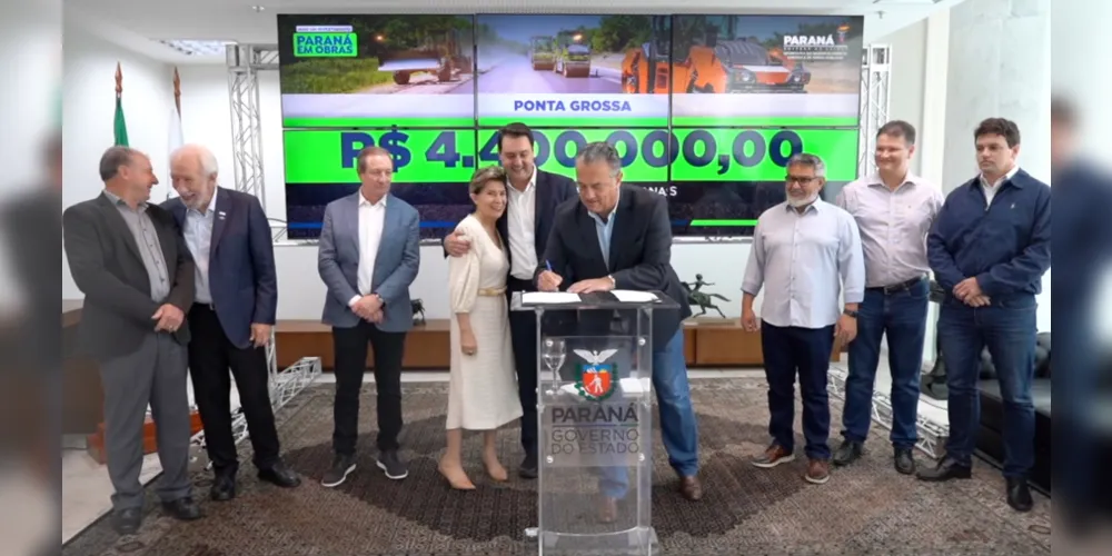 Plauto assinou a destinação de verbas na última quarta-feira (6), no Palácio do Iguaçu.