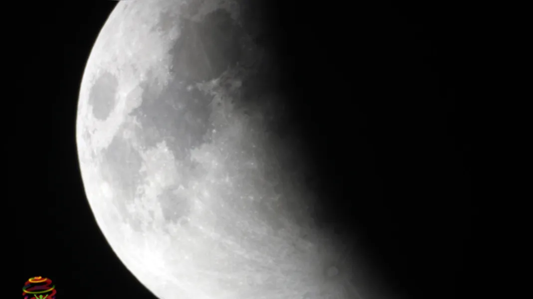 Fenômeno astronômico chegou em sua totalidade às 1h11 no horário de Brasília