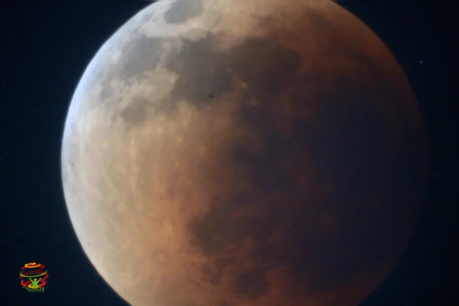Fenômeno astronômico chegou em sua totalidade às 1h11 no horário de Brasília
