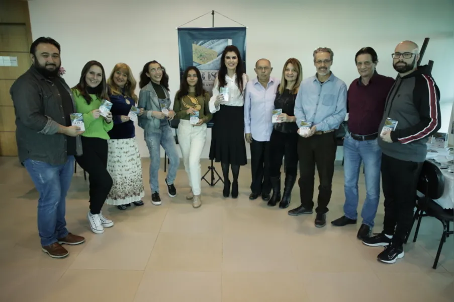 Integrantes da Academia Ponta-Grossense de Letras e Artes