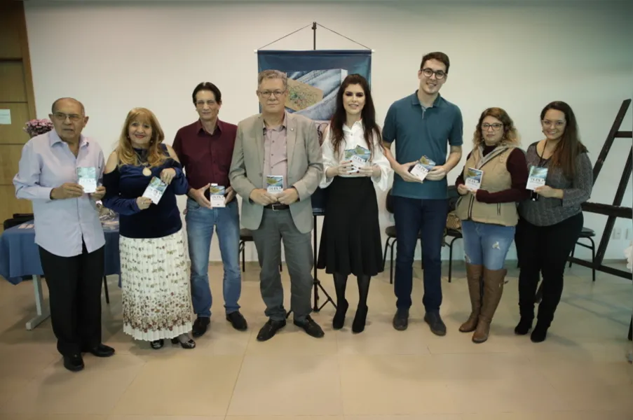 Integrantes do Centro Cultural Professor Faris Michaele