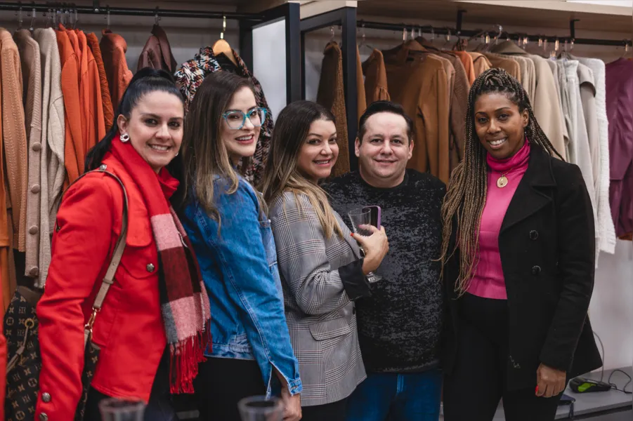 Carla Santos, Janile Padilha, Dani Machado, este colunista e Jaciara Mello.