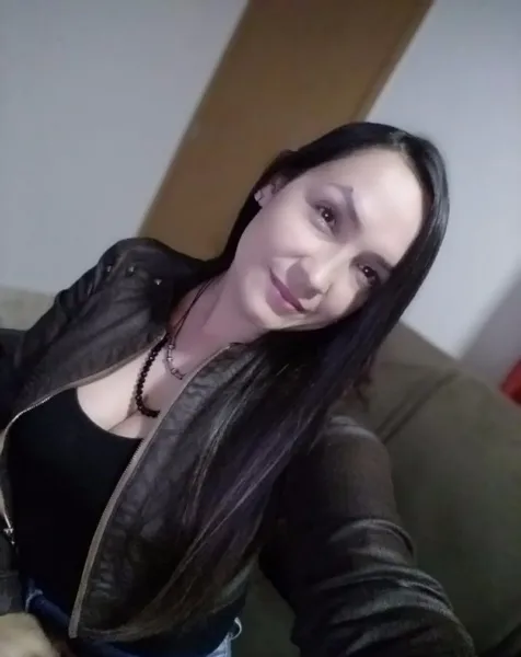 NIVER – A professora Michelle Bren celebra mais um ano de vida na próxima quinta-feira (5). Da coluna RC os votos de felicidades e sucesso.