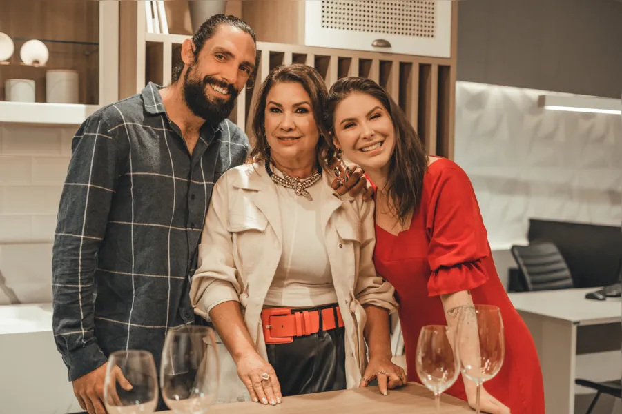 Selma Zarpellon e seus filhos Driellen Zarpellon e Rafael Zarpellon