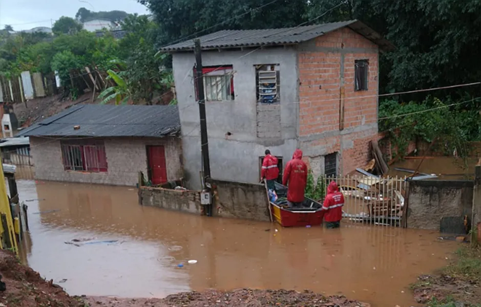 Nas últimas 12 horas, a cidade de Ponta Grossa foi afetada por um alto volume de chuvas