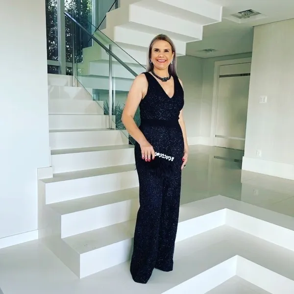 FELICITAÇÕES - A dinâmica empresária Marina Sacchi reserva a próxima quinta - feira (23), para receber as felicitações pela troca de idade. Da coluna RC os votos de felicidades infinitas.