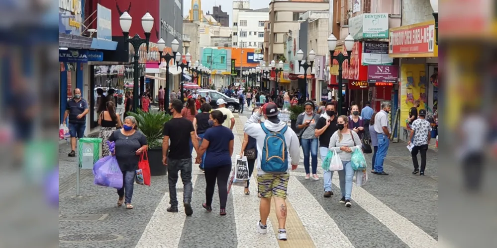 Ruas da cidade devem ter movimento acima do normal neste sábado