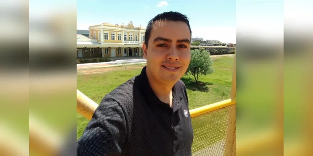 NOVO CICLO – Professor, jornalista e apresentador Hurlan de Jesus comemora na próxima sexta-feira (6) a chegada de seu aniversário. Da coluna RC os votos de alegrias e realizações.
