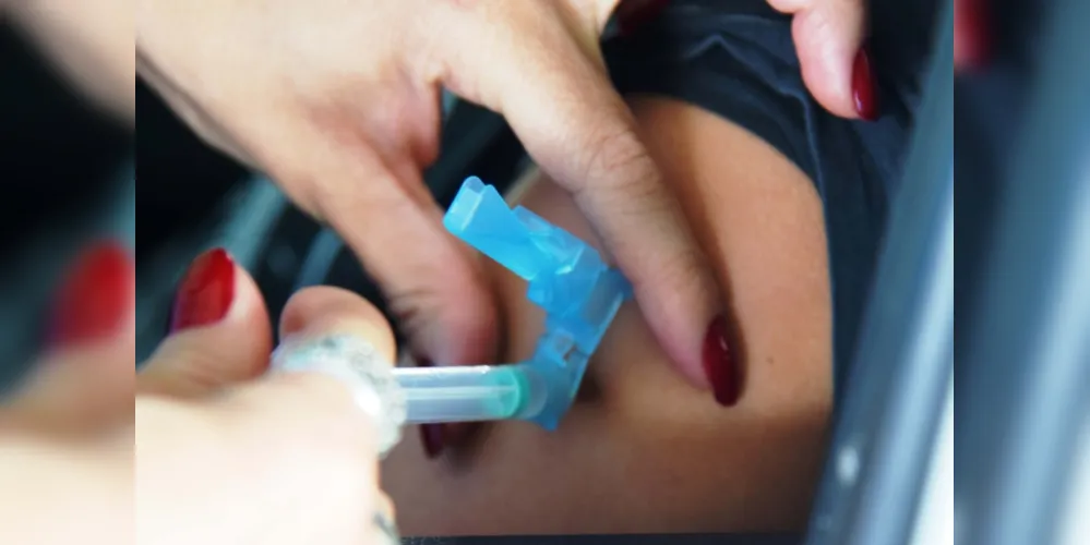Mais de meio milhão de vacinas contra a gripe já foram aplicadas no Paraná