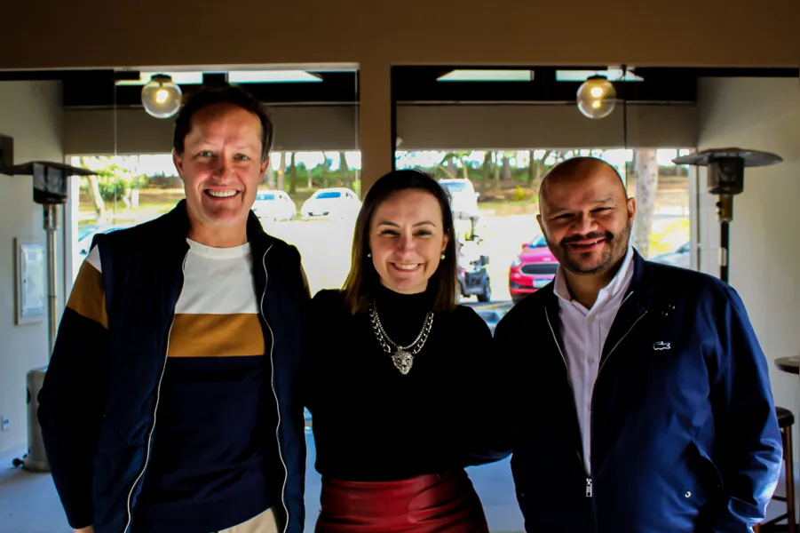 Fabio e Maria Priscila Nabozni sócios da agência MAPA360 com Wagner Novoli, diretor presidente de Jurema Águas Quentes.