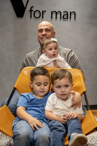 Felippe Vargas e seus filhos Lucca, Theo e Liz Maria Vargas