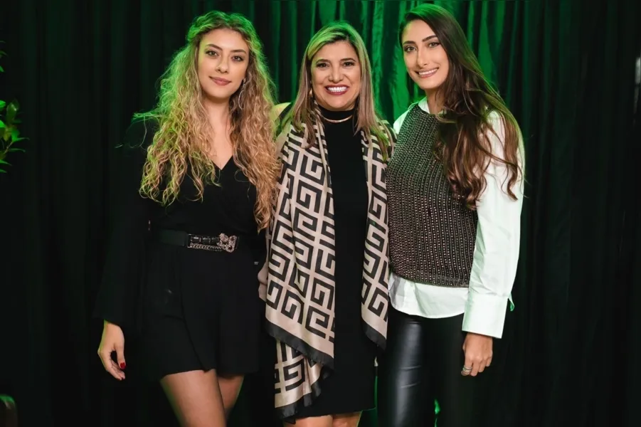 BELAS – Karin Vaz, Caire Vaz e Vanessa Vaz, mãe e filhas que esbanjam beleza e simpatia por onde passam, são destacadas na vida pessoal e profissional.