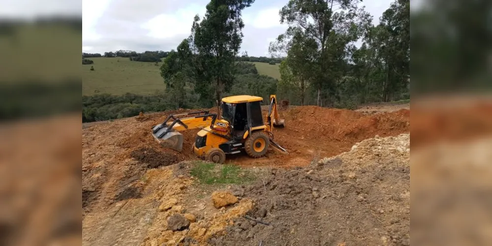 Ao todo, serão 10 propriedades rurais atendidas com serviços como construção de açúdes, bebedouros para gado, adequação de estrada vicinal e terraplanagem