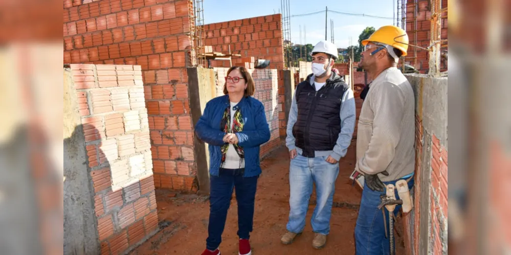 Instituição atenderá os estudantes que residem nos bairros Fonseca, Lagoão e Vila Edith. Prefeita Alcione Lemos vistoriou as obras