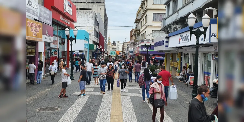 Perspectiva é de que as lojas de rua da cidade e dos shoppings registrem grande movimentação em busca de presentes para os pais