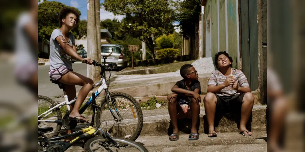 O filme transparece um tom contemplador, ao mesmo tempo que aprofunda dificuldades e dilemas de seus personagens de forma sútil