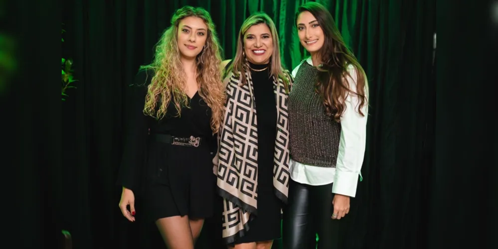 BELAS – Karin Vaz, Caire Vaz e Vanessa Vaz, mãe e filhas que esbanjam beleza e simpatia por onde passam, são destacadas na vida pessoal e profissional.