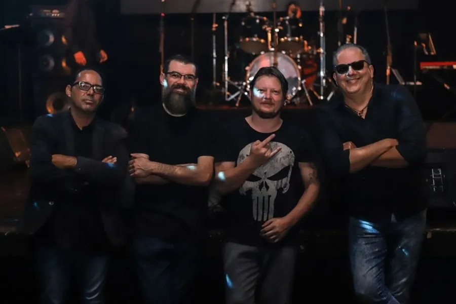 A banda Garagem 1040 se apresenta no Baviera neste sábado