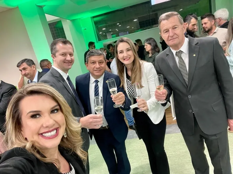 Leila Rejeane Grik Diretora de Negócios, Éverton Dobzynski Gerente Regional, Reinaldo Oliveira Gerente Regional de Desenvolvimento, Anieli Veiga Gerente Geral Sicredi Sabará, Popke F Van deer Vinne Presidente Sicredi Campos Gerais