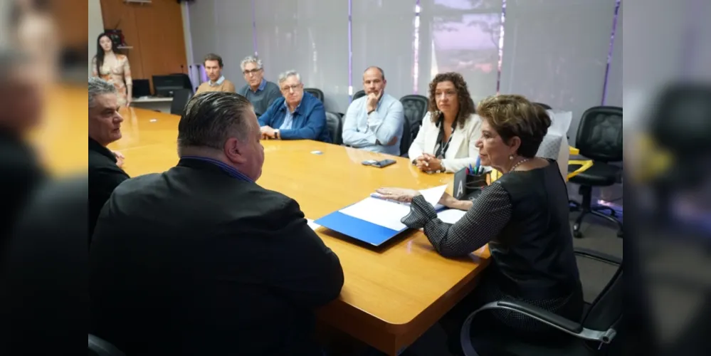 Prefeita recebeu a visita de representantes de duas indústrias que pretendem se instalar na cidade.