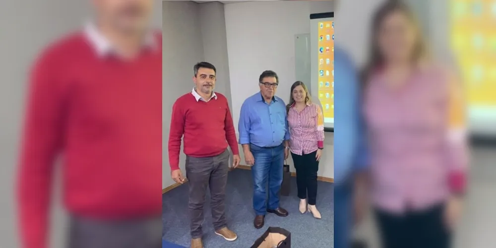 A reunião foi realizada em Curitiba.