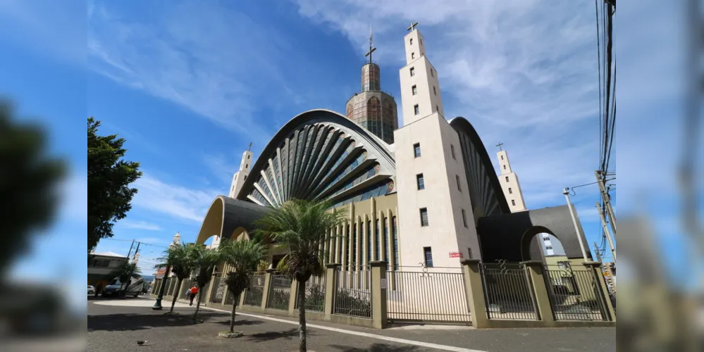Missa iniciará às 15h, na Catedral Sant'Ana, no centro de Ponta Grossa