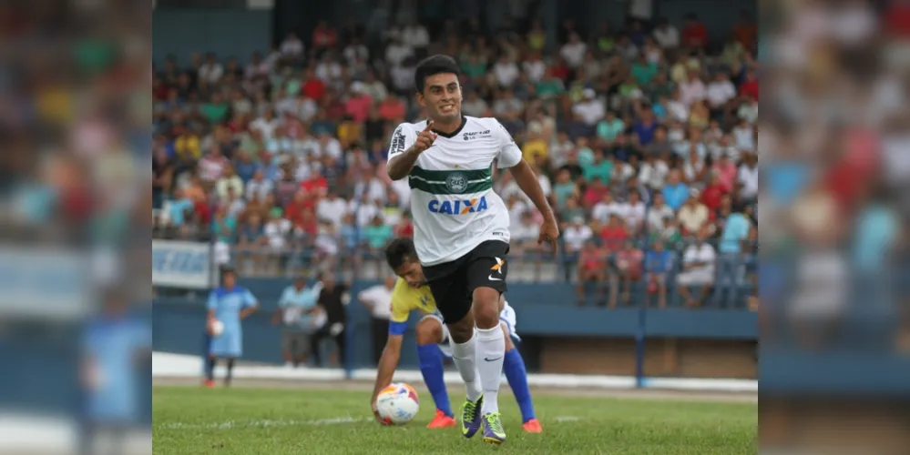 Com o clube alviverde, atacante foi artilheiro e campeão paranaense