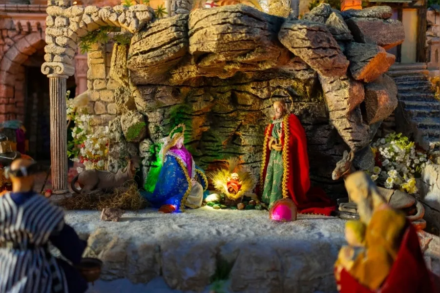 As apresentações do Presépio de Natal “Som, Luz e Movimento” são gratuitas, com duração aproximada de 30 minutos. A entrada é livre.