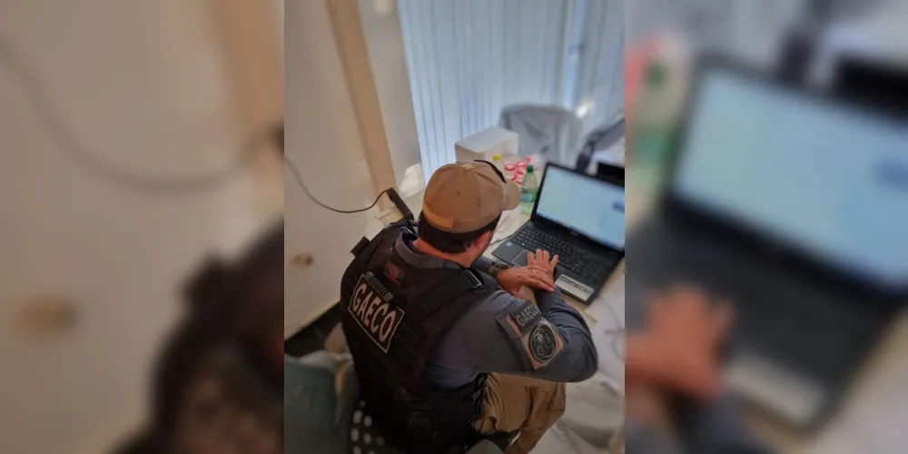 As ordens judiciais foram cumpridas em endereços residenciais de Irati e Ponta Grossa, além de um mandado de busca pessoal em Curitiba